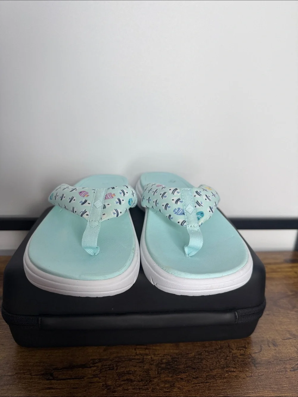 Vera Bradley Light Blue Fish Printed Flip-Flop Sandals Size 10